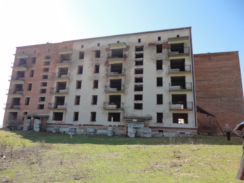 Есть и незавершенные объекты строительства, а именно 90-квартирный жилой дом в Тернопольской области (фото)